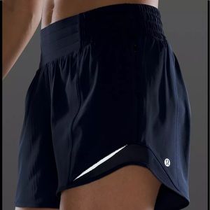 💙LULULEMON HIGH RISE HOTTY HOT SHORT 4”-NAVY, 10
